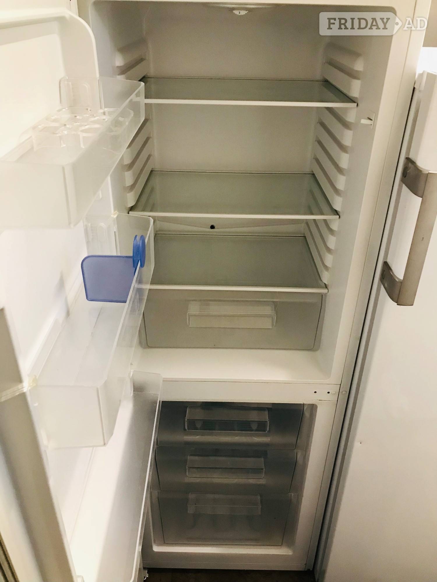 Hotpoint fridge freezer in excellent condition 