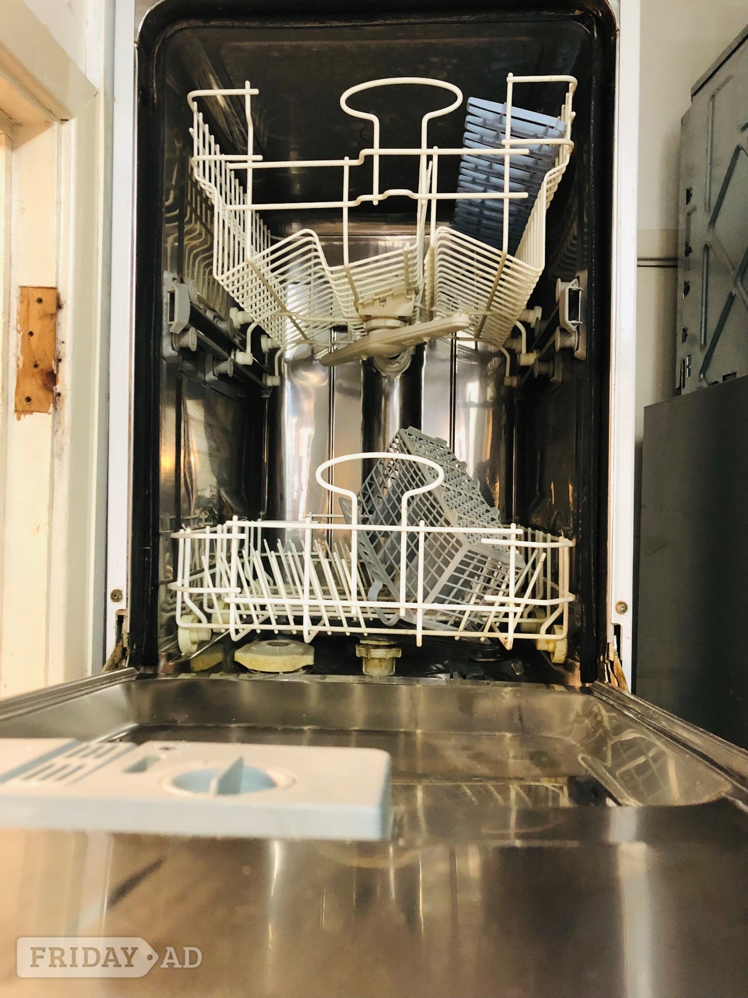 Indesit slimline dishwasher works perfectly 