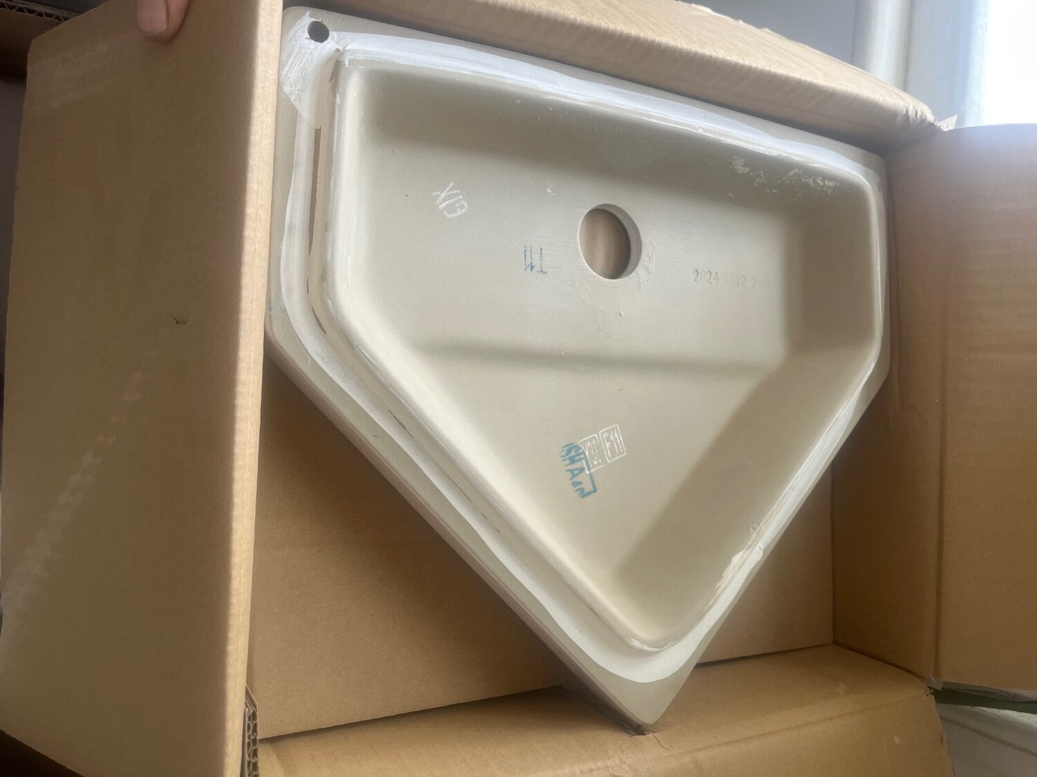 St. Leonards-On-Sea Corner Loo/ Corner Toilet Bowl with Sistern