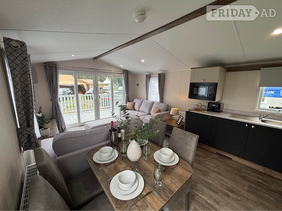 Holiday Home with Decking Ready to Move in within 7 Days - Holiday Homes in Kelso