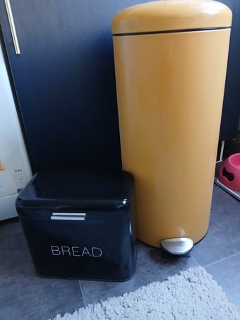 25litre kitchen swing bin and bread bin Tunbridge wells 