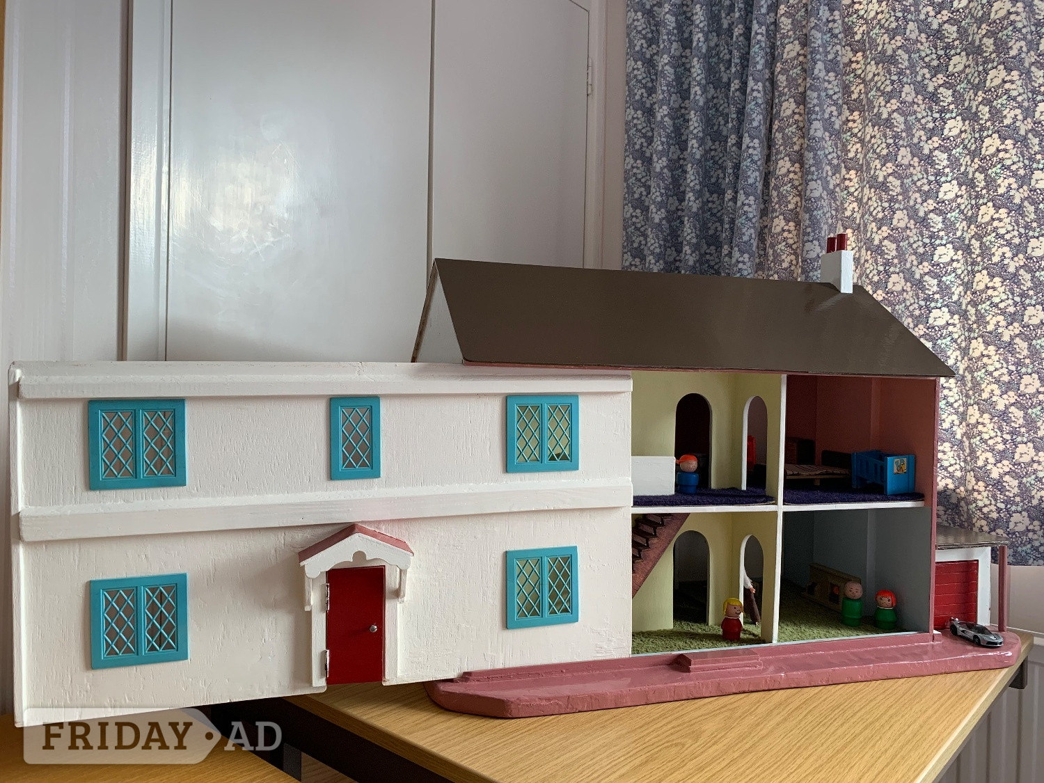 Basingstoke Dolls House, wooden construction with furniture, fully carpeted 