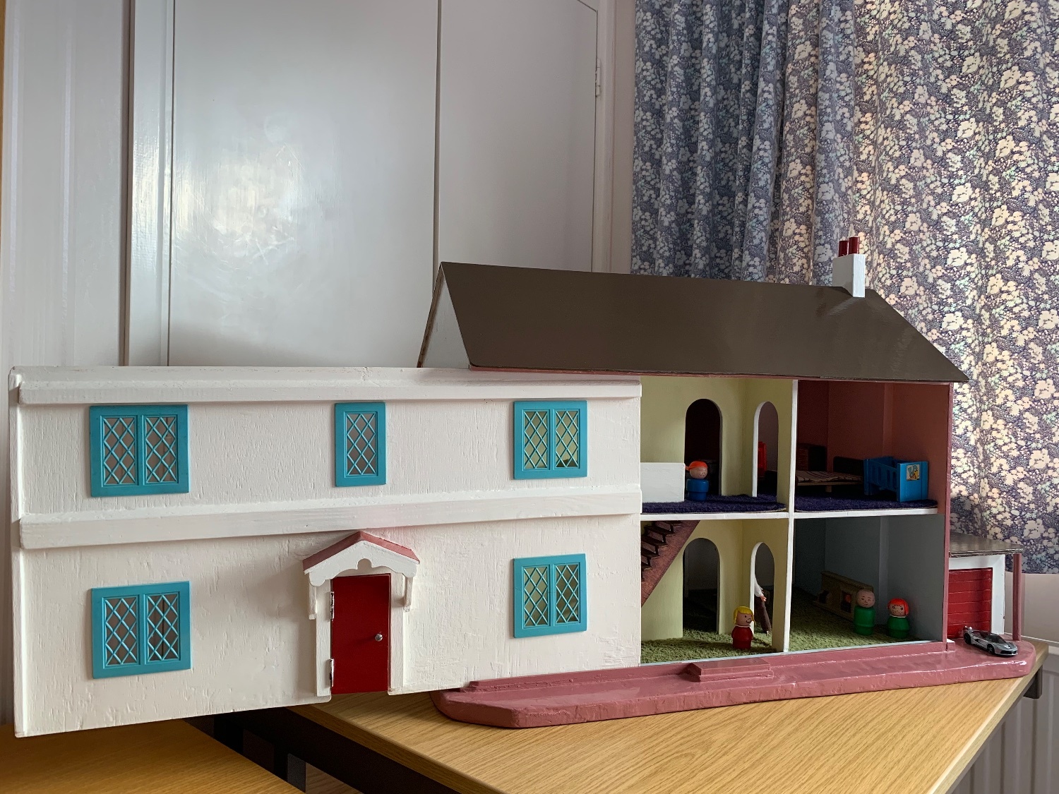 Basingstoke Dolls House, wooden construction with furniture, fully carpeted 