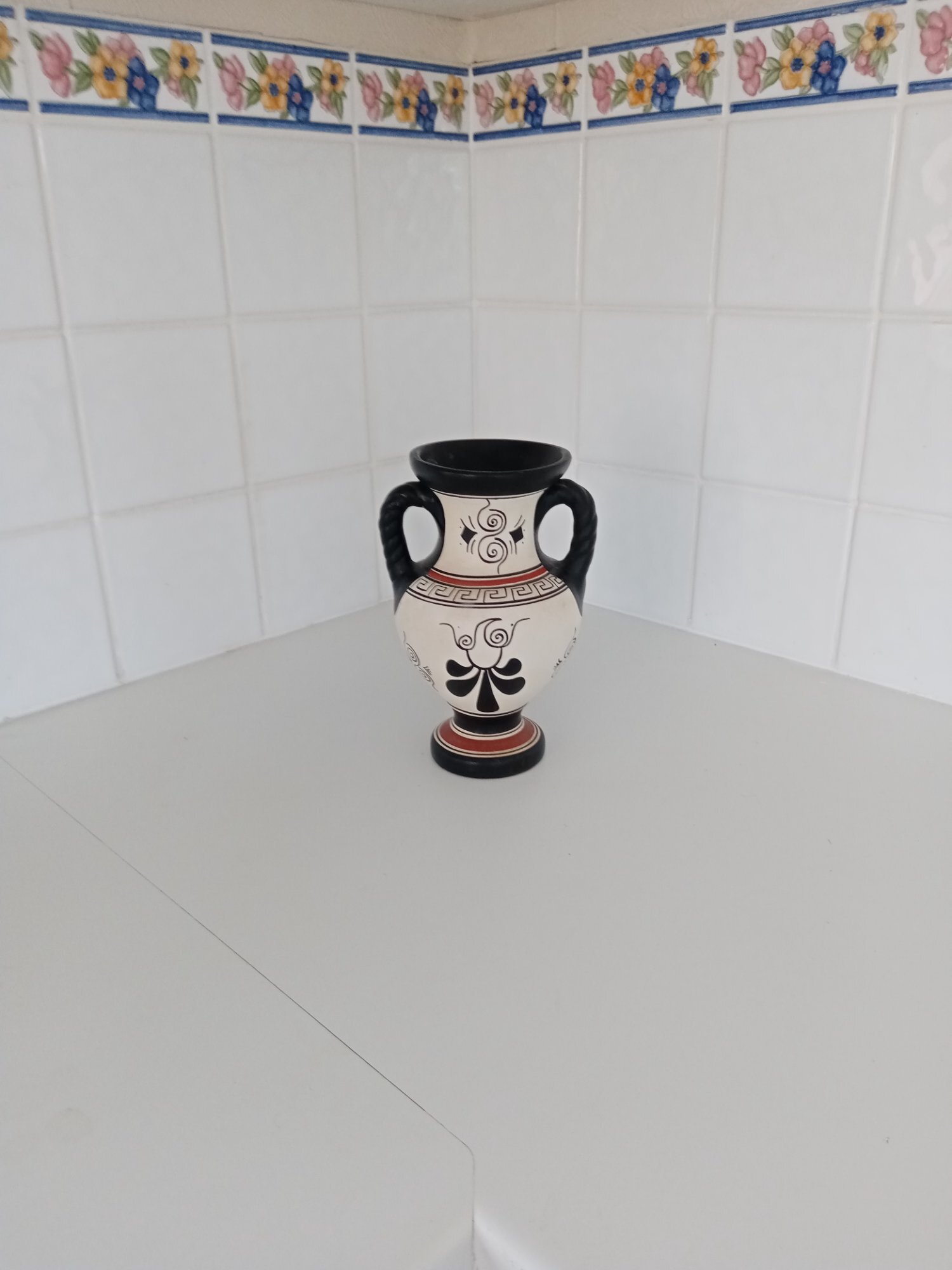 Beautiful Second Hand Replica of Greek Ancient vase, good condion
