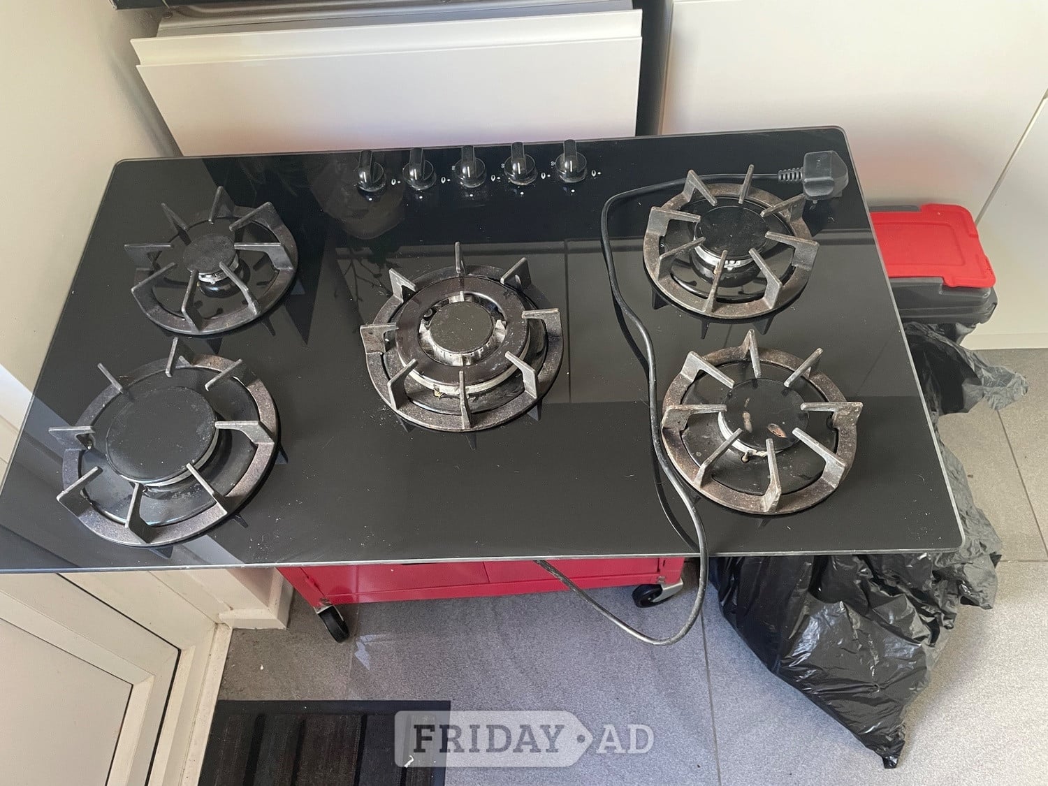5 Ring Gas Burners Hob to be inbuilt into kitchen never been used