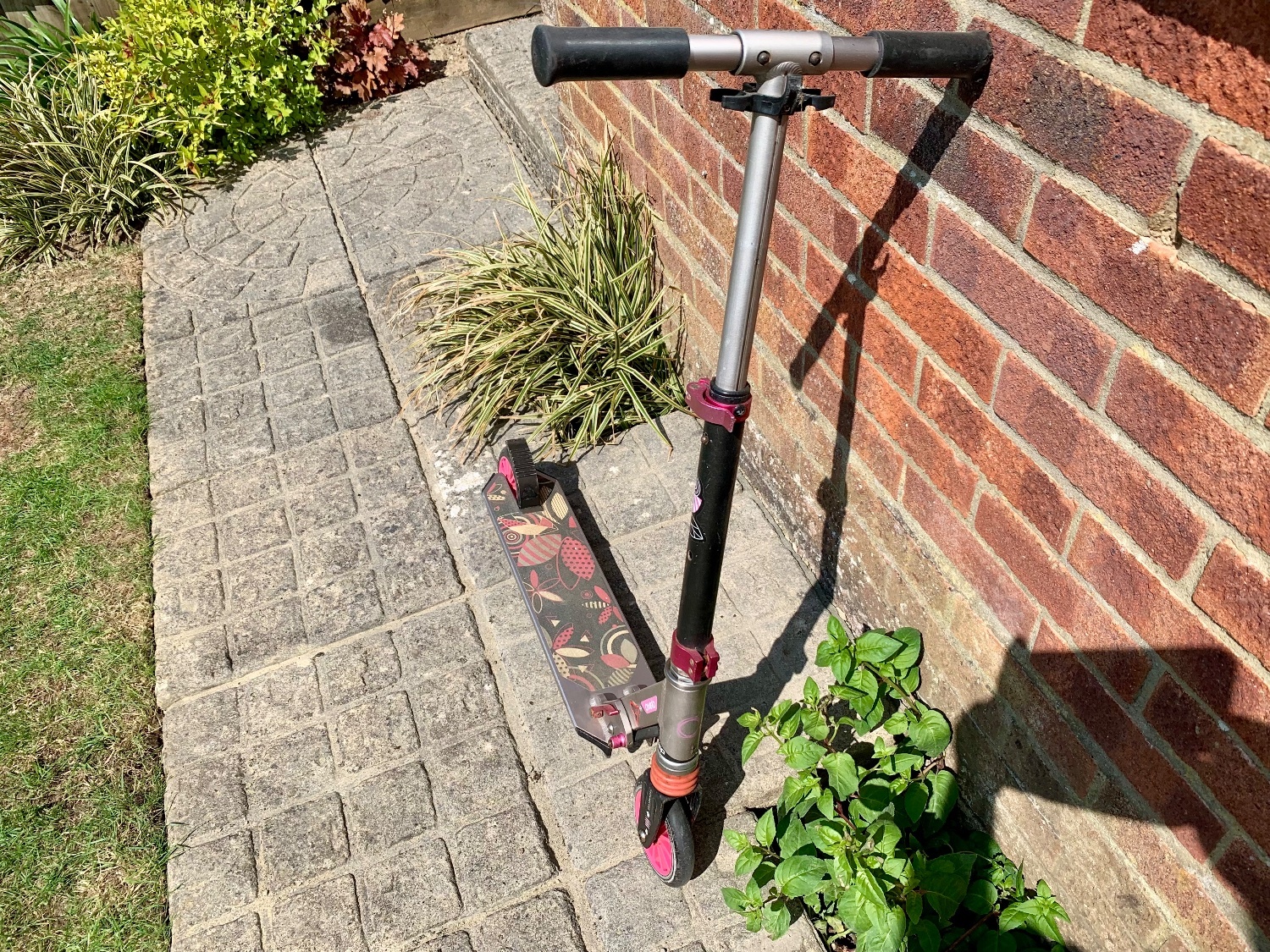 Kids 2 Wheel Scooter - Baby & Kids in Basingstoke