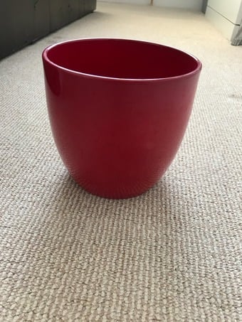 Red plant pot diameter 16cm height 15cm good condition