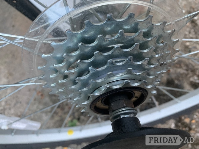 Rear wheel cycle wheel. 6 Gears in Reigate