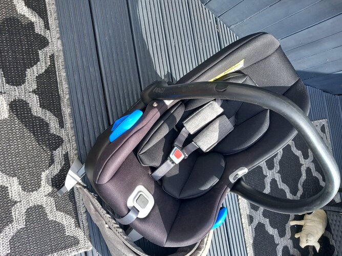 VENICCI  PRAM AND CAR SEAT SET.  BARGAIN £50 ono. COLLECT DA14 - Baby & Kids in Bexley