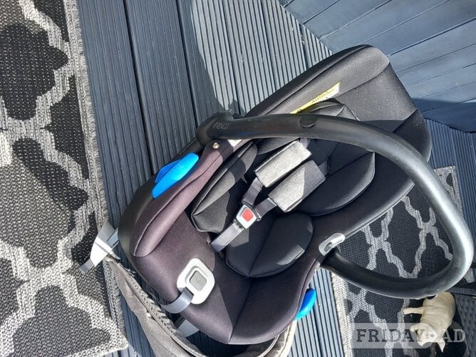 VENICCI  PRAM AND CAR SEAT SET.  BARGAIN £50 ono. COLLECT DA14 - Baby & Kids in Bexley