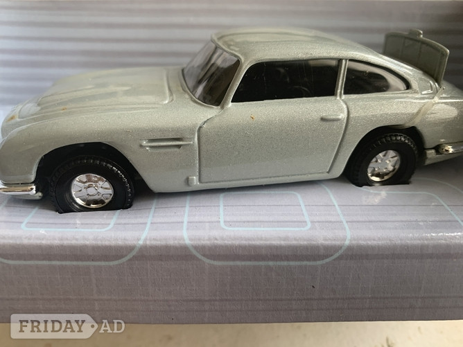 Brand New James Bond07 Corgi Aston Martin DB5