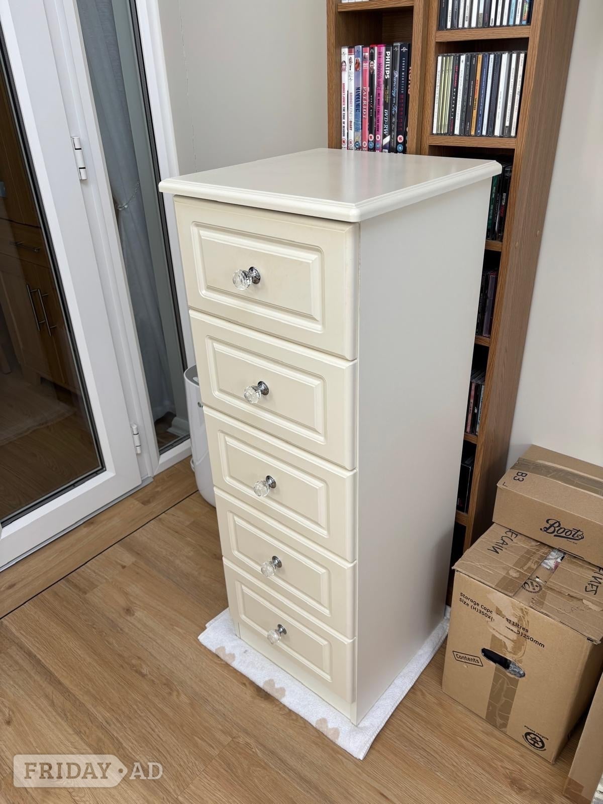 Tall chest of drawers 