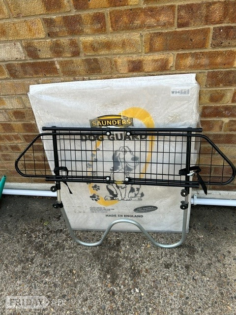 Saunders Adjustable Dog Guard for Small or Medium Hatchback