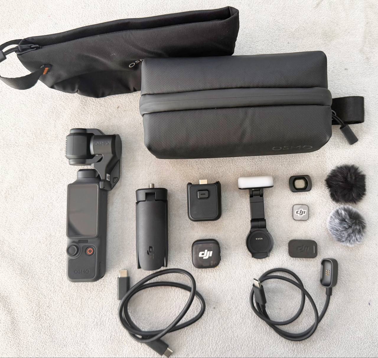 🎥 DJI Osmo Pocket 4 Combo – Like New,