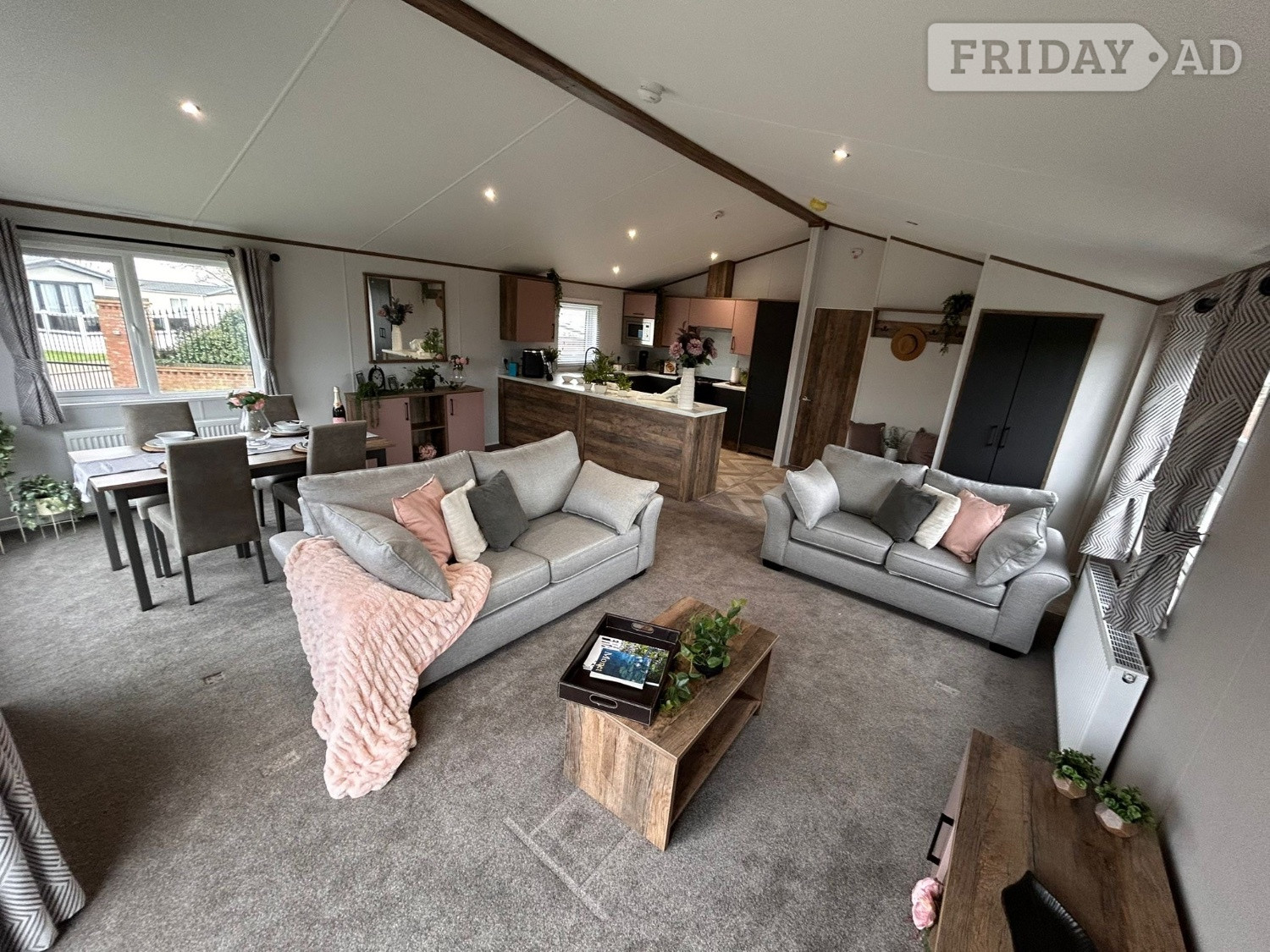 The Willerby Horsham Lodge⭐FREE 2026 & 2027 PITCH FEES
