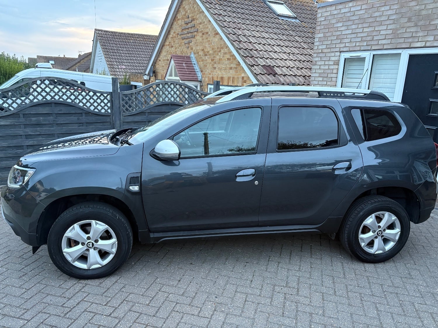[ berth ]Dacia Duster