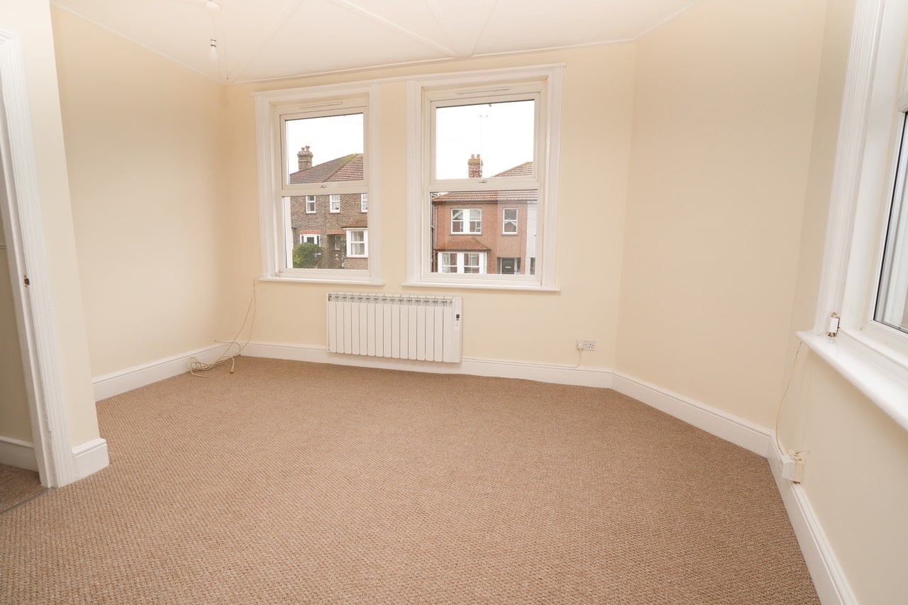 Large self-contained 2 bed flat - Flats & Apartments