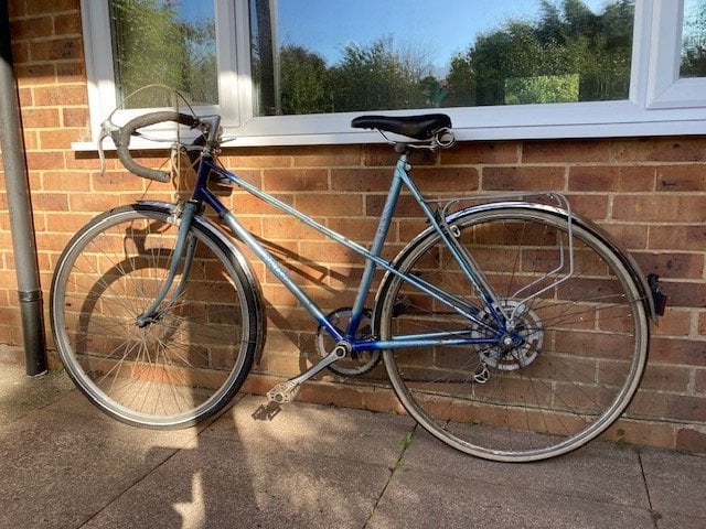 Raleigh Wisp, blue. Ladies 21" frame, 5 Huret gears, 27" wheels.