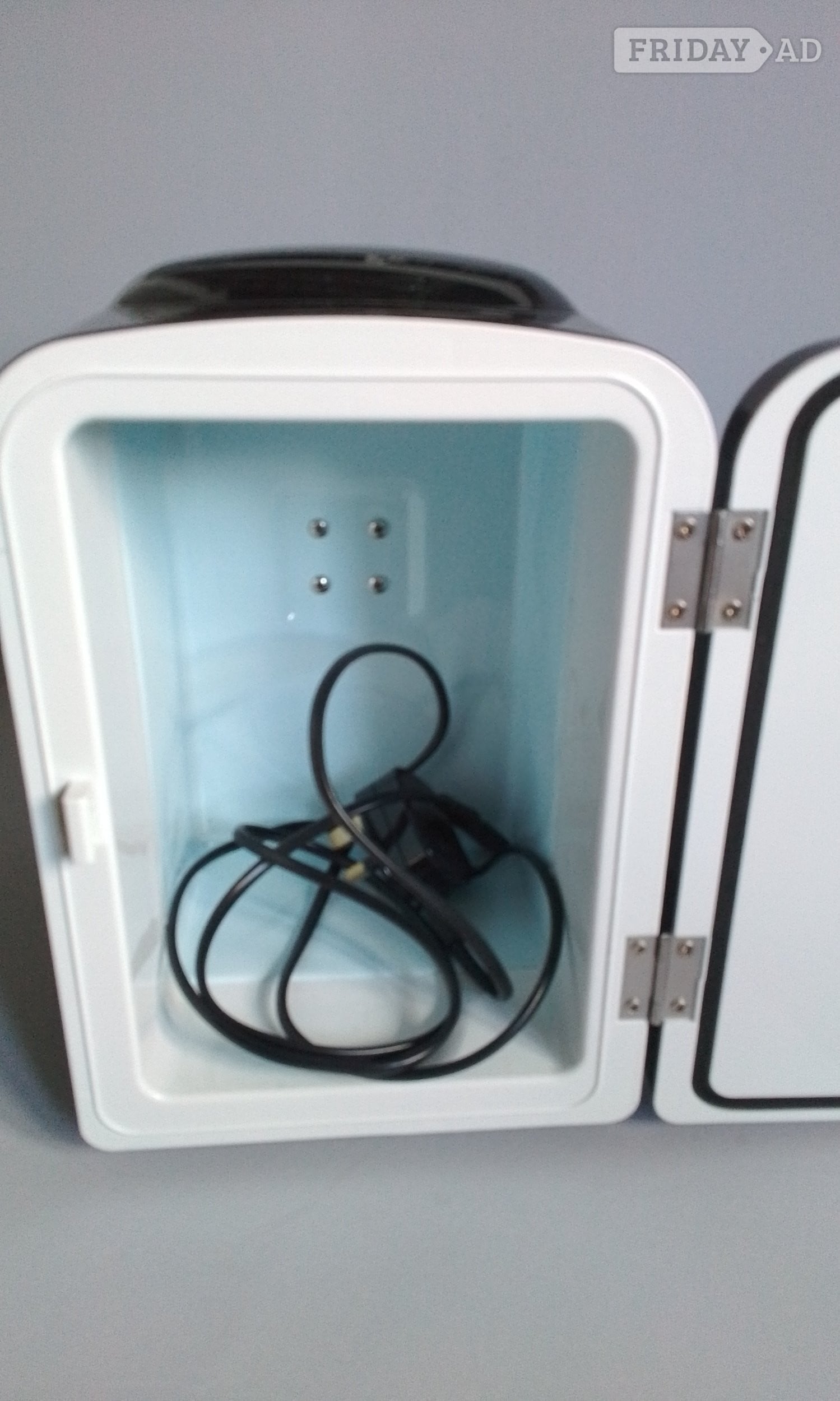 Peterborough iceQ 4l mini fridge