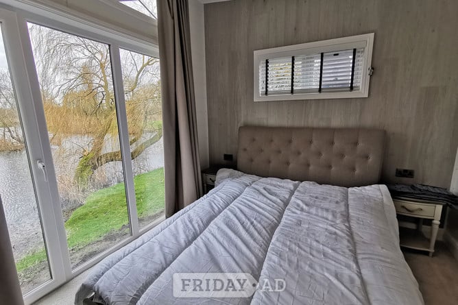 Wisbech Luxury Holiday Lodge with stunning lake side views.