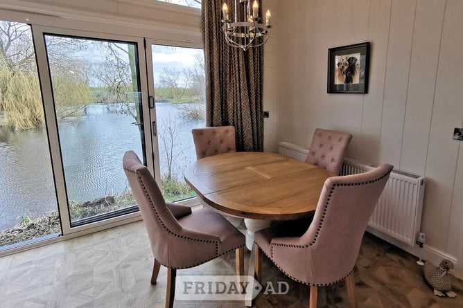Luxury Holiday Lodge with stunning lake side views. - Holiday Homes in Wisbech
