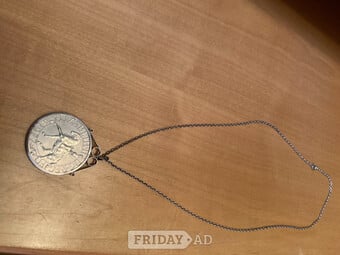 Queen Elizabeth II Silver Jubilee 1977 Crown Coin Pendant & Chain