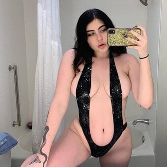 New hot babe in town