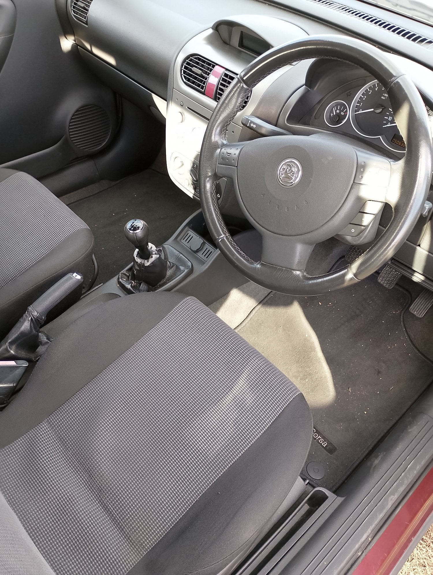 VAUXHALL CORSA 1.2 LOW MILEAGE  - Cars