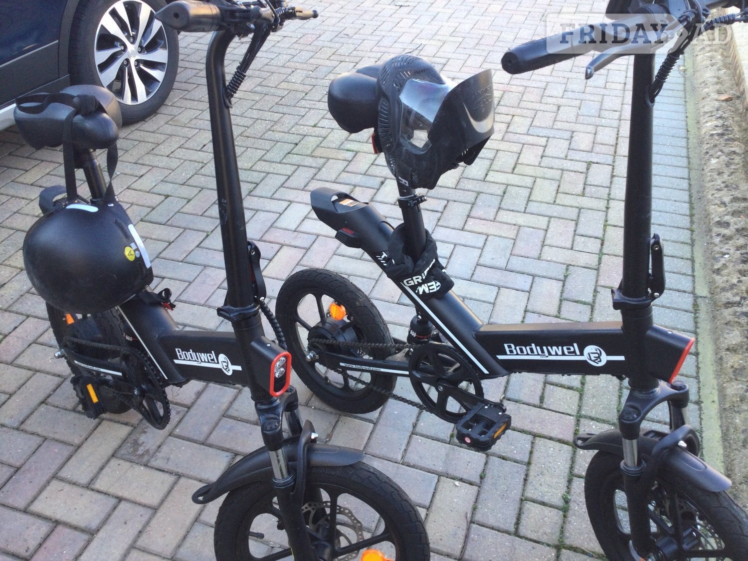 Two separate hardly used Ebikes, greatly reduced to make space - Bicycles