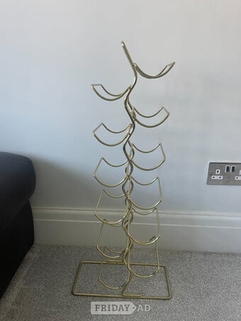 Wren 12 Bottle Wine Rack With Gold Finish excellent condition
