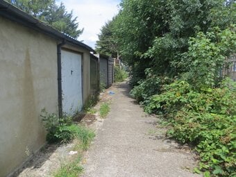 ​EN3 ~ Spacious car park in Ashton Rd EN3 Enfield ~ Rare!