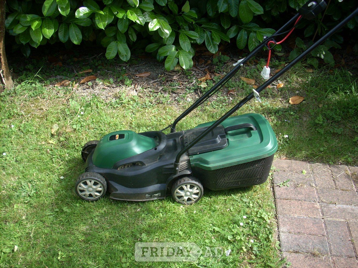 WEBB 32cm (13 inch) Corded mains electric rotary lawnmower  in Worthing