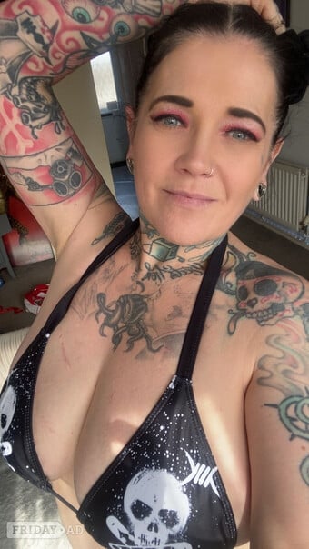ROXY French Tattooed Medway Milf