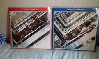 BEATLES RED SINGLES ALBUM 