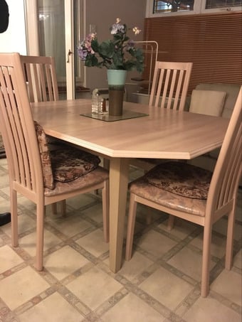 table and 4 chairs harveys