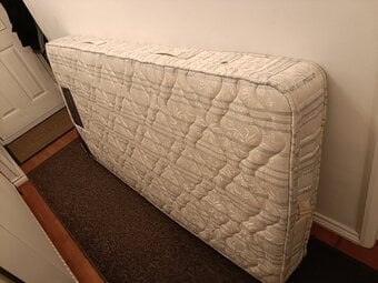 Single bed mattress 