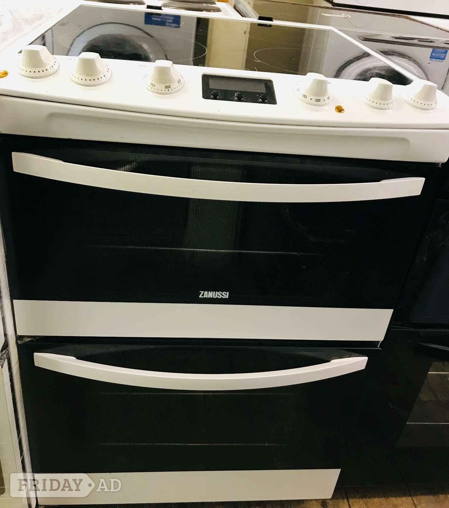 ZANUSSI 60CM WIDE INDUCTION COOKER  in Buckingham
