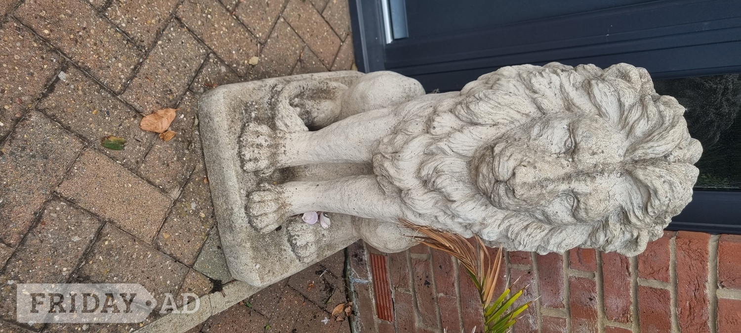 Peterborough Pair of heavy concrete Lions