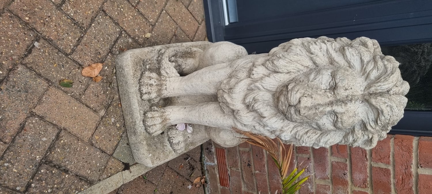 Peterborough Pair of heavy concrete Lions