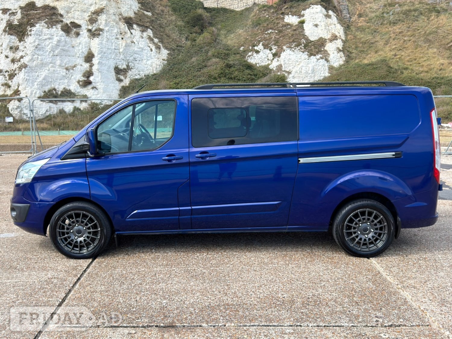 [ berth ]Ford Transit Custom