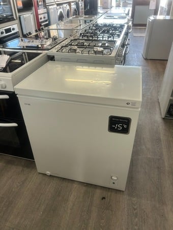 LOGIK CHEST FREEZER