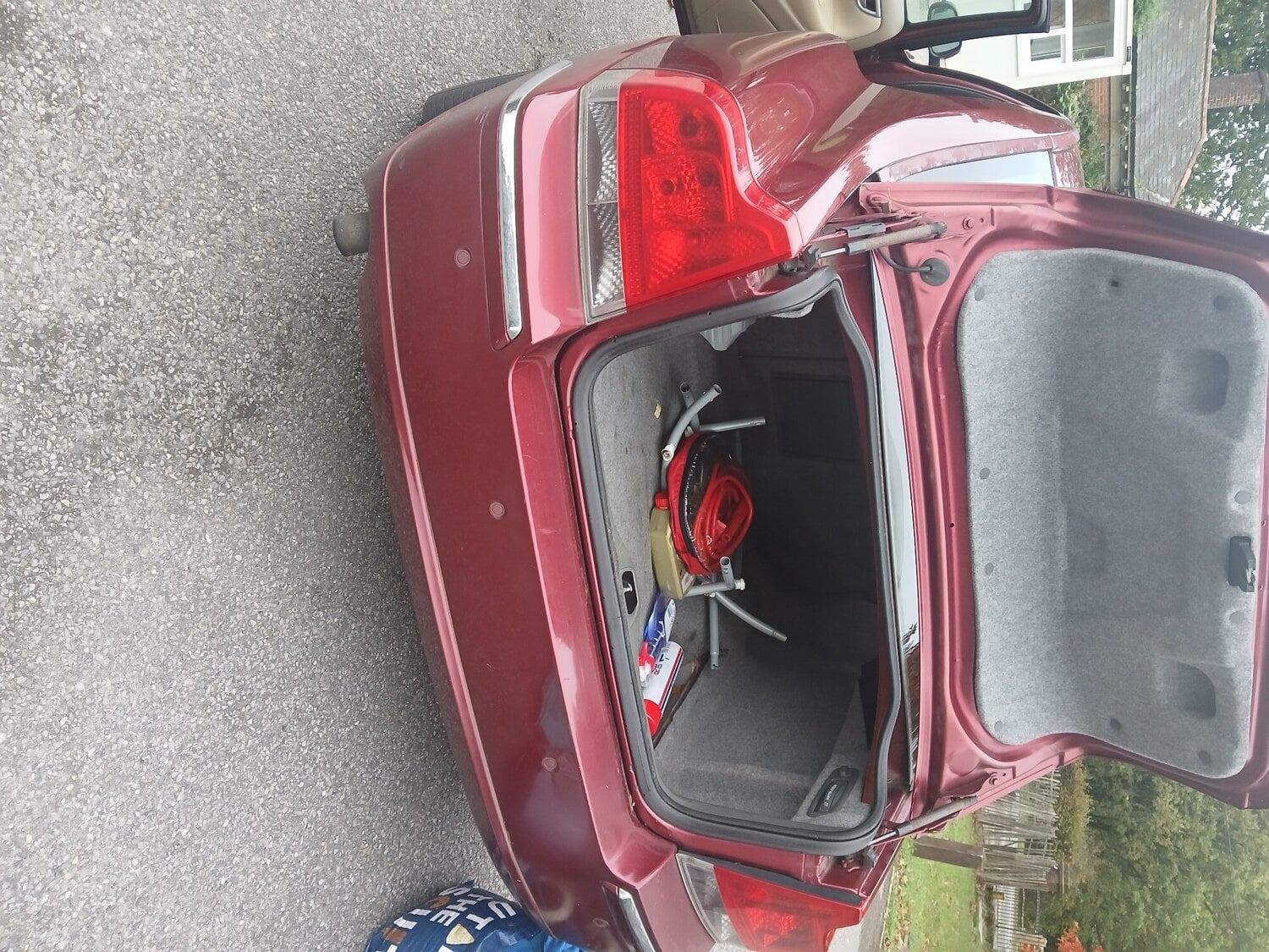 A LOVELY CAR , WELL MAINTAINED,  CHEAP TO RUN, OWENED BY A LADY, - Cars