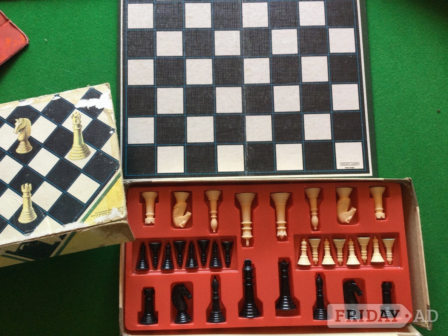 Worthing Vintage Spears Games chess set. 
