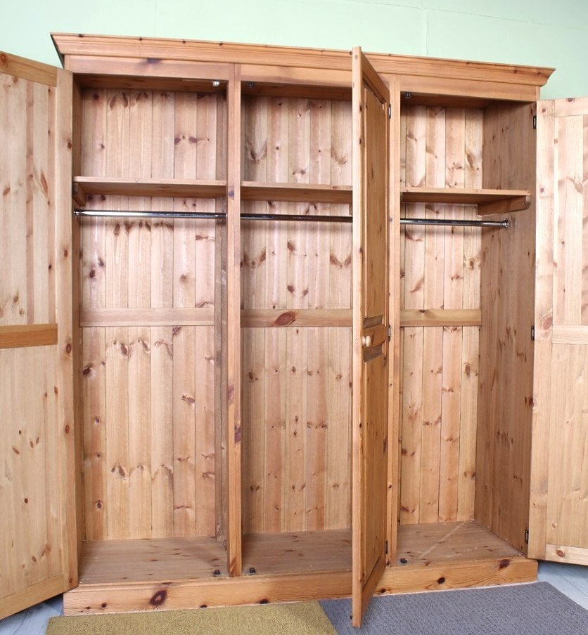 Traditional Farmhouse Pine Furniture - Hellingly Near Hailsham - Furniture