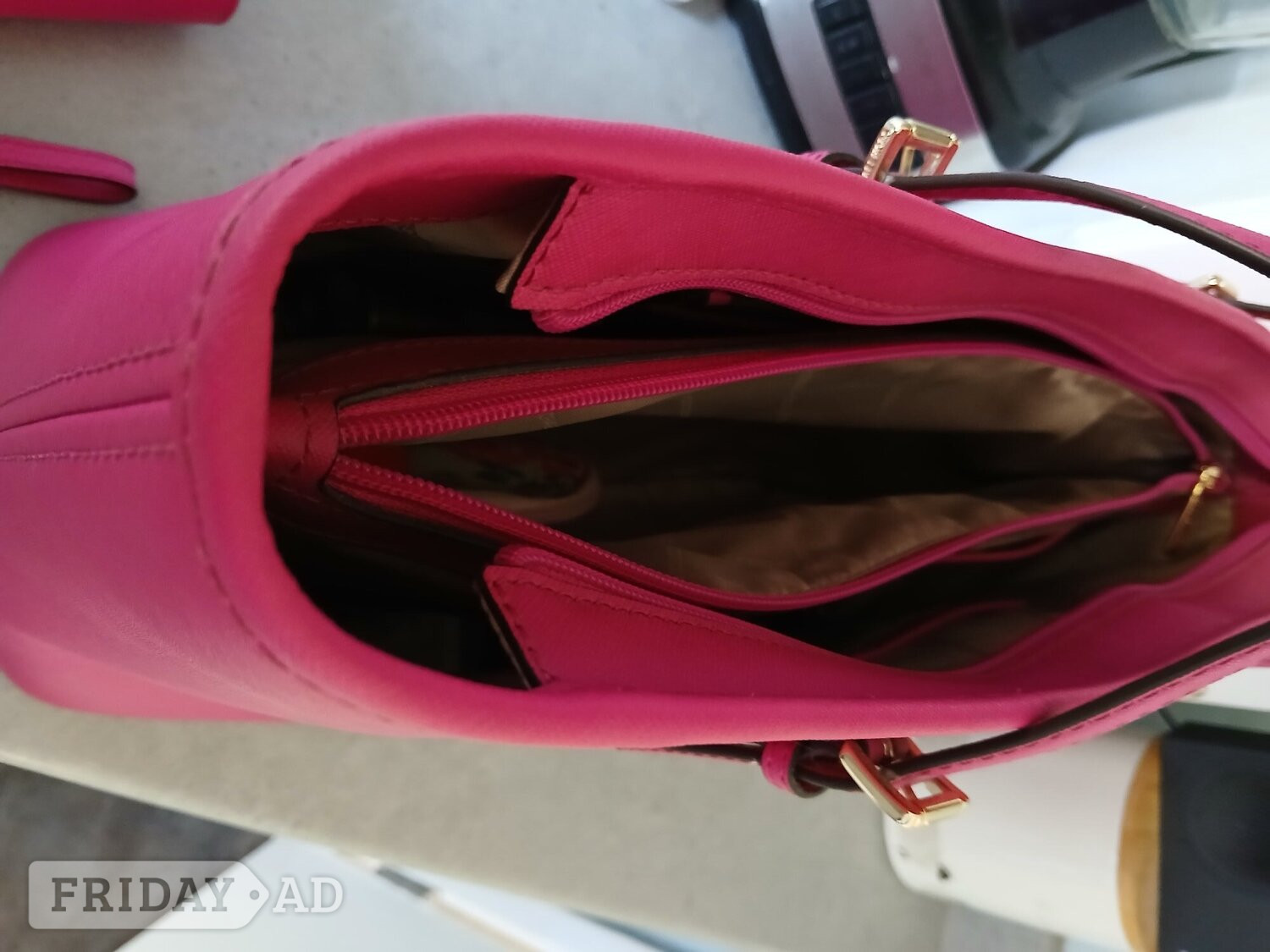 Tunbridge Wells Mk bag and purse sets Tunbridge wells no scammers 