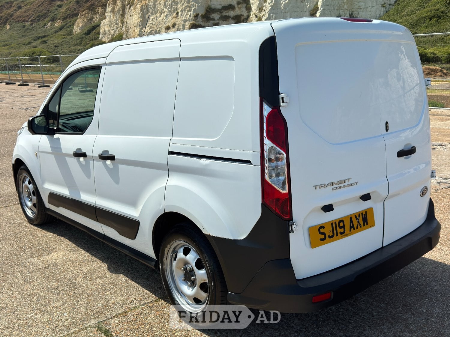 [ berth ]Ford Transit Connect 200