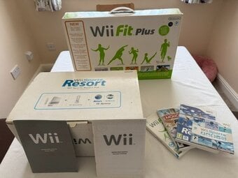 Nintendo Wiii Fit Plus Console Kit Bundle,2 CTRL 2 Nunchuk Games
