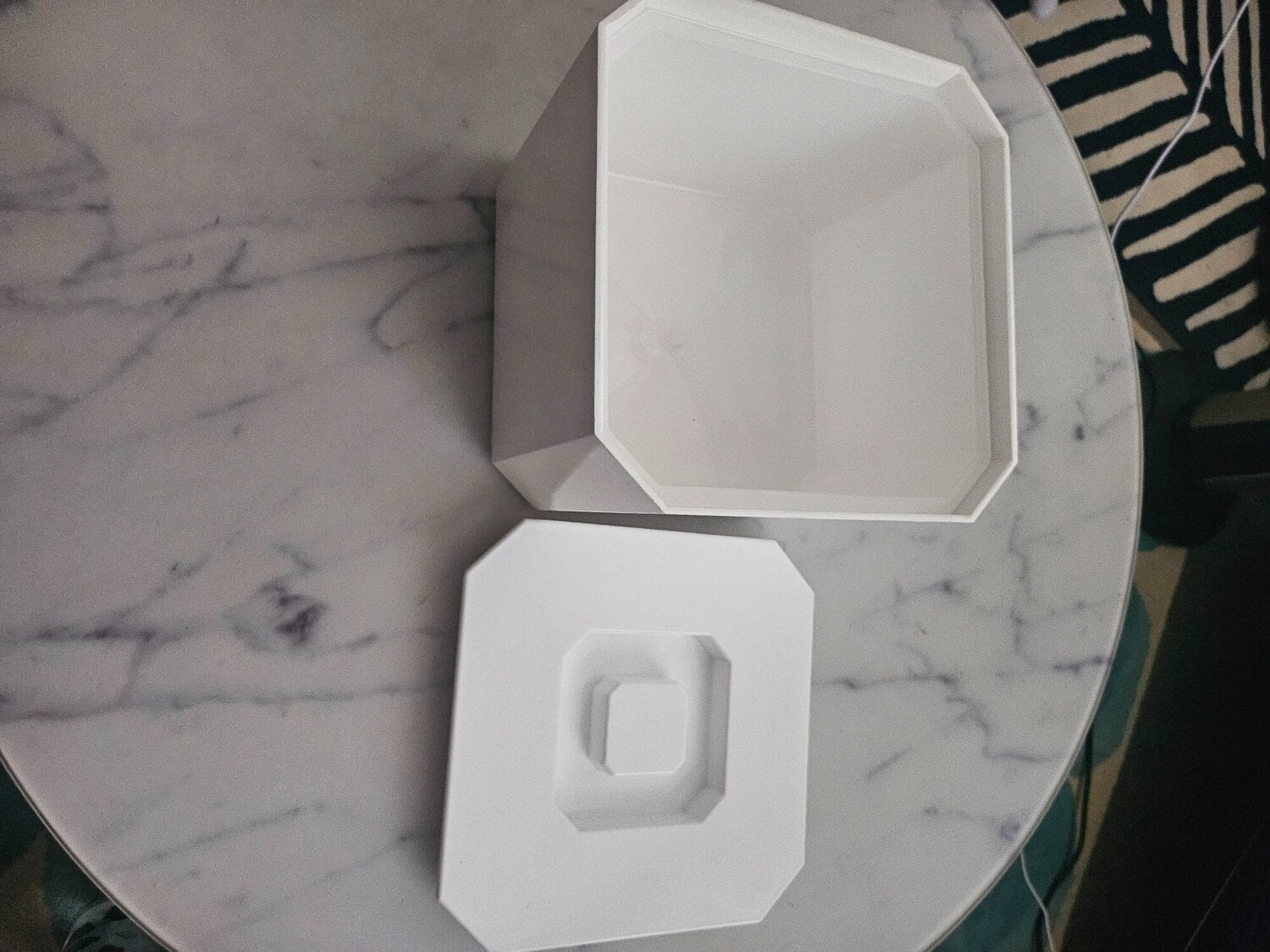 White plastic ice bucket. - Cookware & Dining in Hove