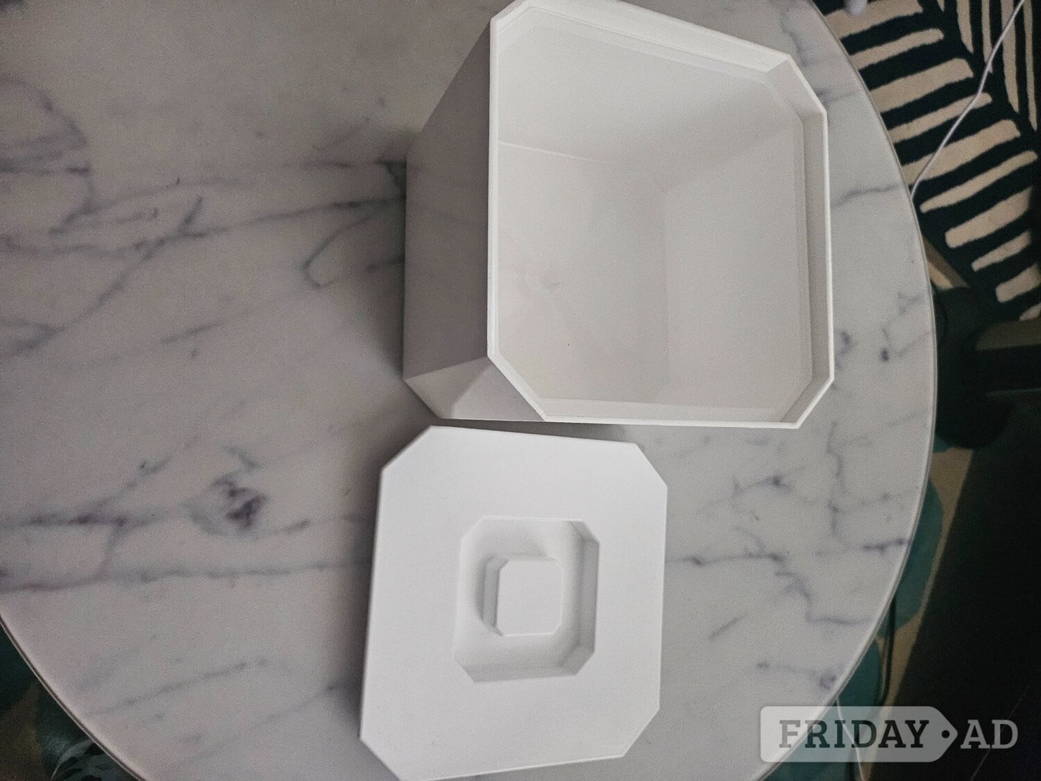 White plastic ice bucket. - Cookware & Dining in Hove