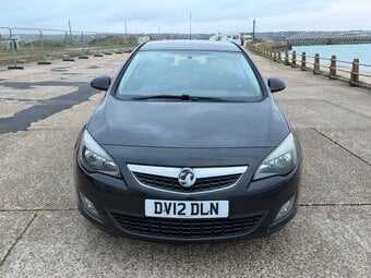 2012 Vauxhall Astra SRi - New Years MOT - 2 Keys - £35 Tax